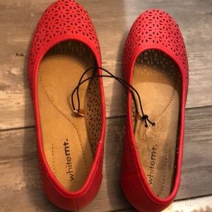 White mountain flats 7.5 NWT red pink